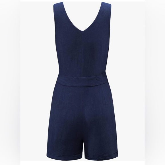 Women’s small New button Romper
-Doesn’t come with BELT - Picture 4 of 6